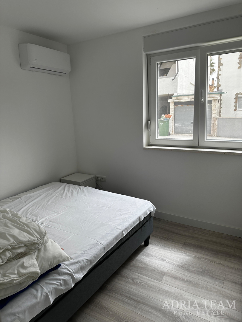 APARTMENT IN THE FIRST ROW TO THE SEA, FULLY FURNISHED - VIR