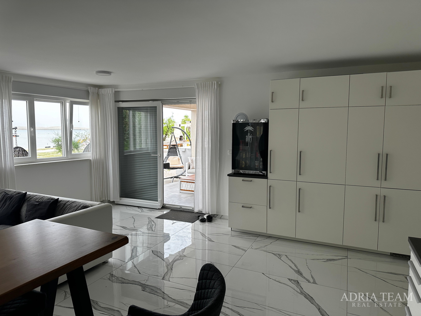 APARTMENT IN THE FIRST ROW TO THE SEA, FULLY FURNISHED - VIR