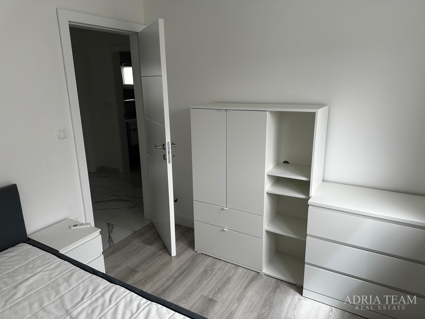 APARTMENT IN THE FIRST ROW TO THE SEA, FULLY FURNISHED - VIR