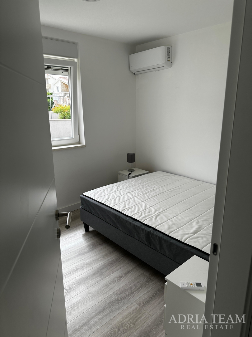 APARTMENT IN THE FIRST ROW TO THE SEA, FULLY FURNISHED - VIR