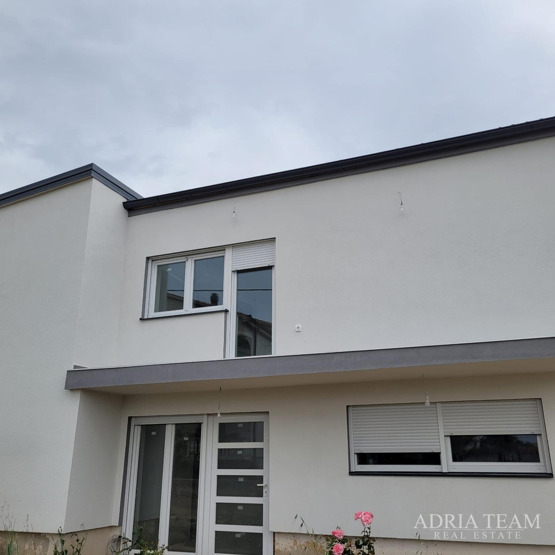 APARTMANI U STAMBENOJ ZGRADI S VRTOM, MIRNA I TIHA POZICIJA, POSEDARJE - ZADAR