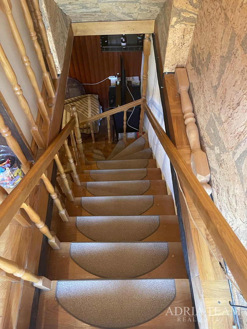 KUĆA UDALJENA 650 m OD MORA, CENTAR - POVLJANA, PAG