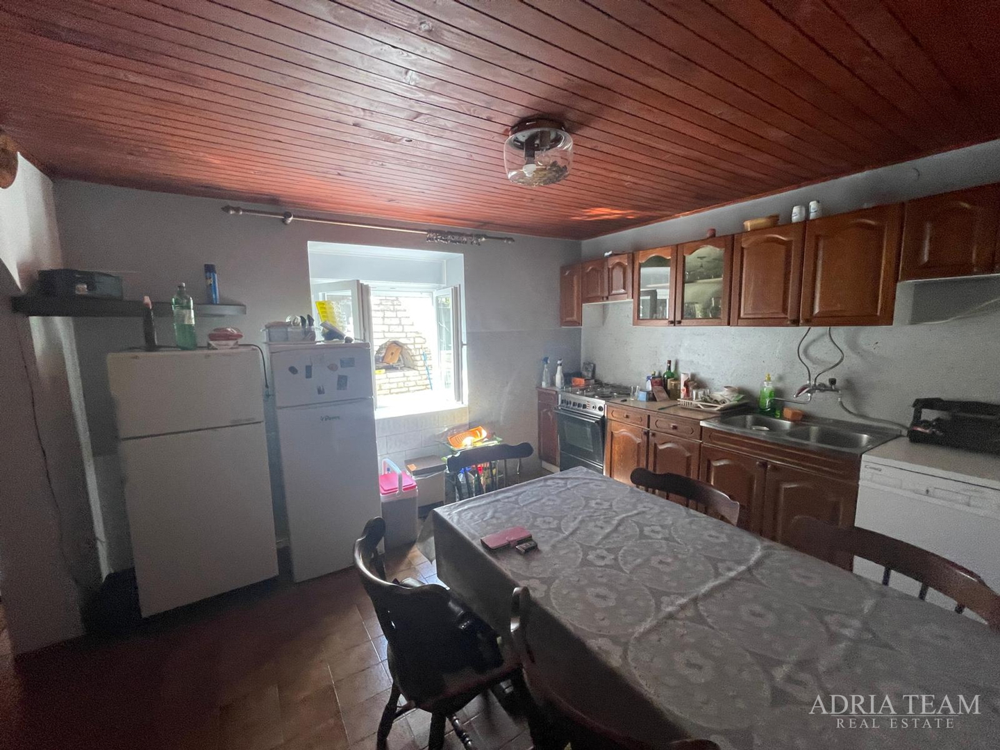 KUĆA UDALJENA 650 m OD MORA, CENTAR - POVLJANA, PAG