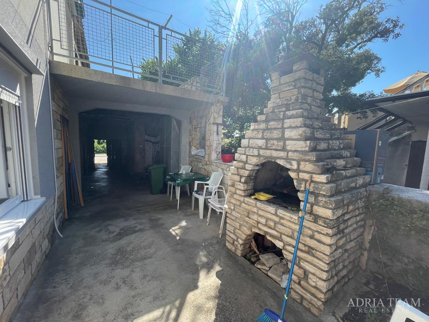 KUĆA UDALJENA 650 m OD MORA, CENTAR - POVLJANA, PAG