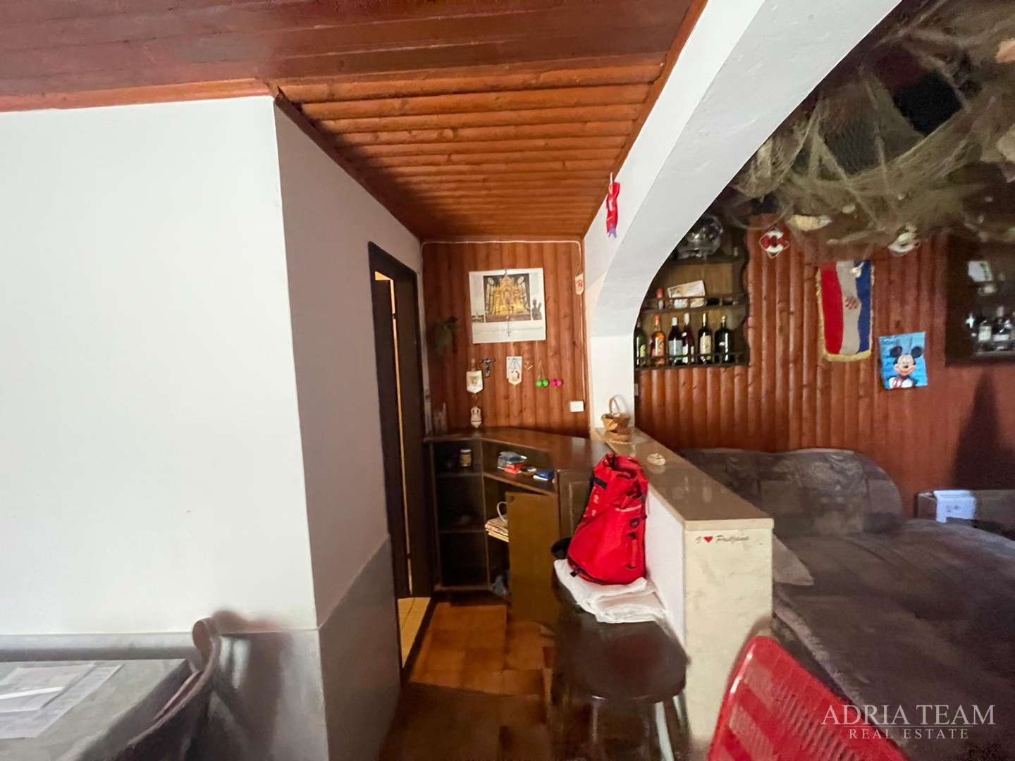 KUĆA UDALJENA 650 m OD MORA, CENTAR - POVLJANA, PAG