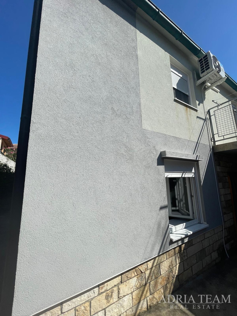 KUĆA UDALJENA 650 m OD MORA, CENTAR - POVLJANA, PAG