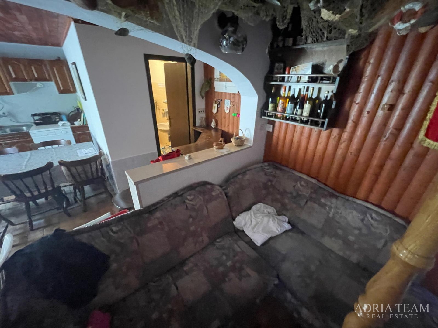 KUĆA UDALJENA 650 m OD MORA, CENTAR - POVLJANA, PAG