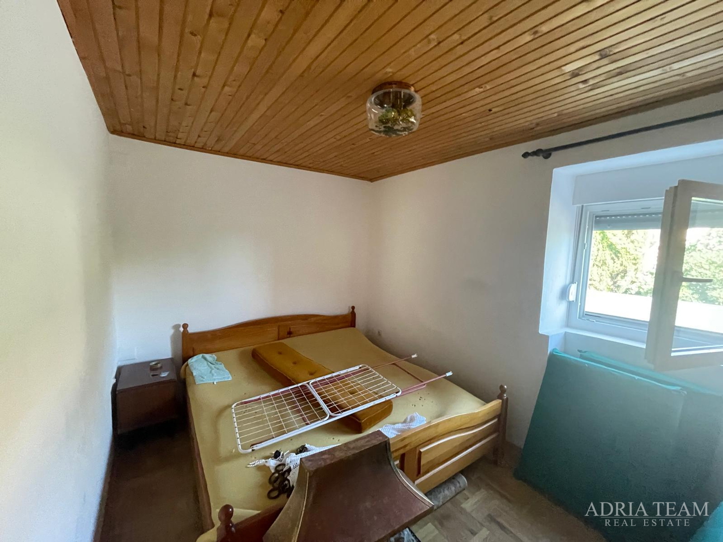 KUĆA UDALJENA 650 m OD MORA, CENTAR - POVLJANA, PAG