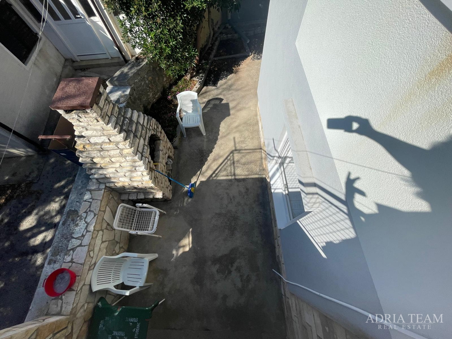 KUĆA UDALJENA 650 m OD MORA, CENTAR - POVLJANA, PAG