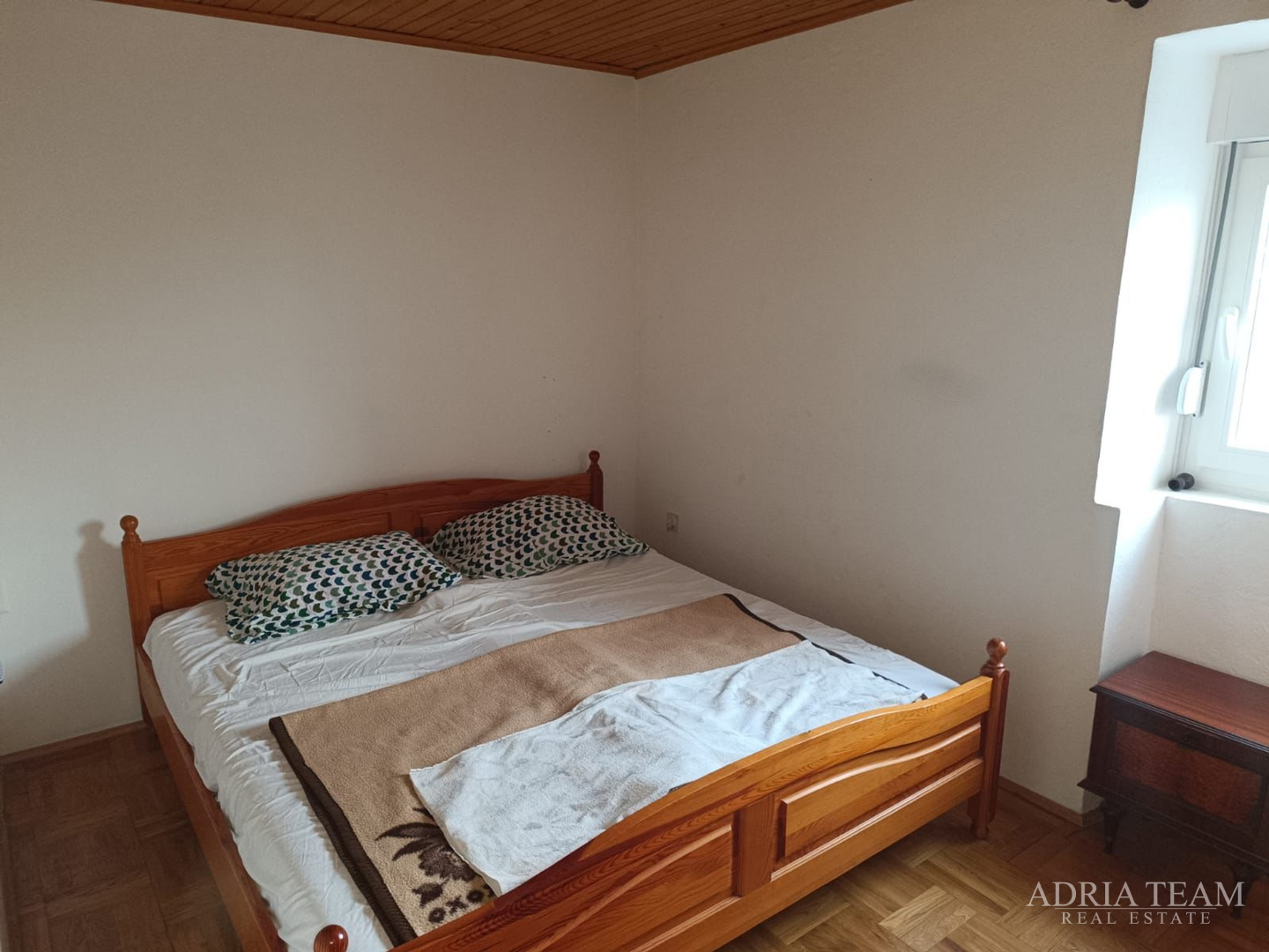 KUĆA UDALJENA 650 m OD MORA, CENTAR - POVLJANA, PAG