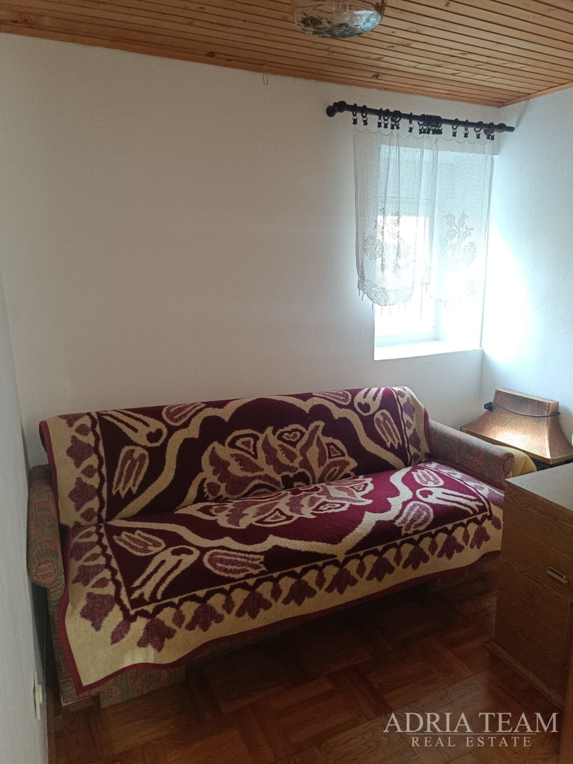 KUĆA UDALJENA 650 m OD MORA, CENTAR - POVLJANA, PAG