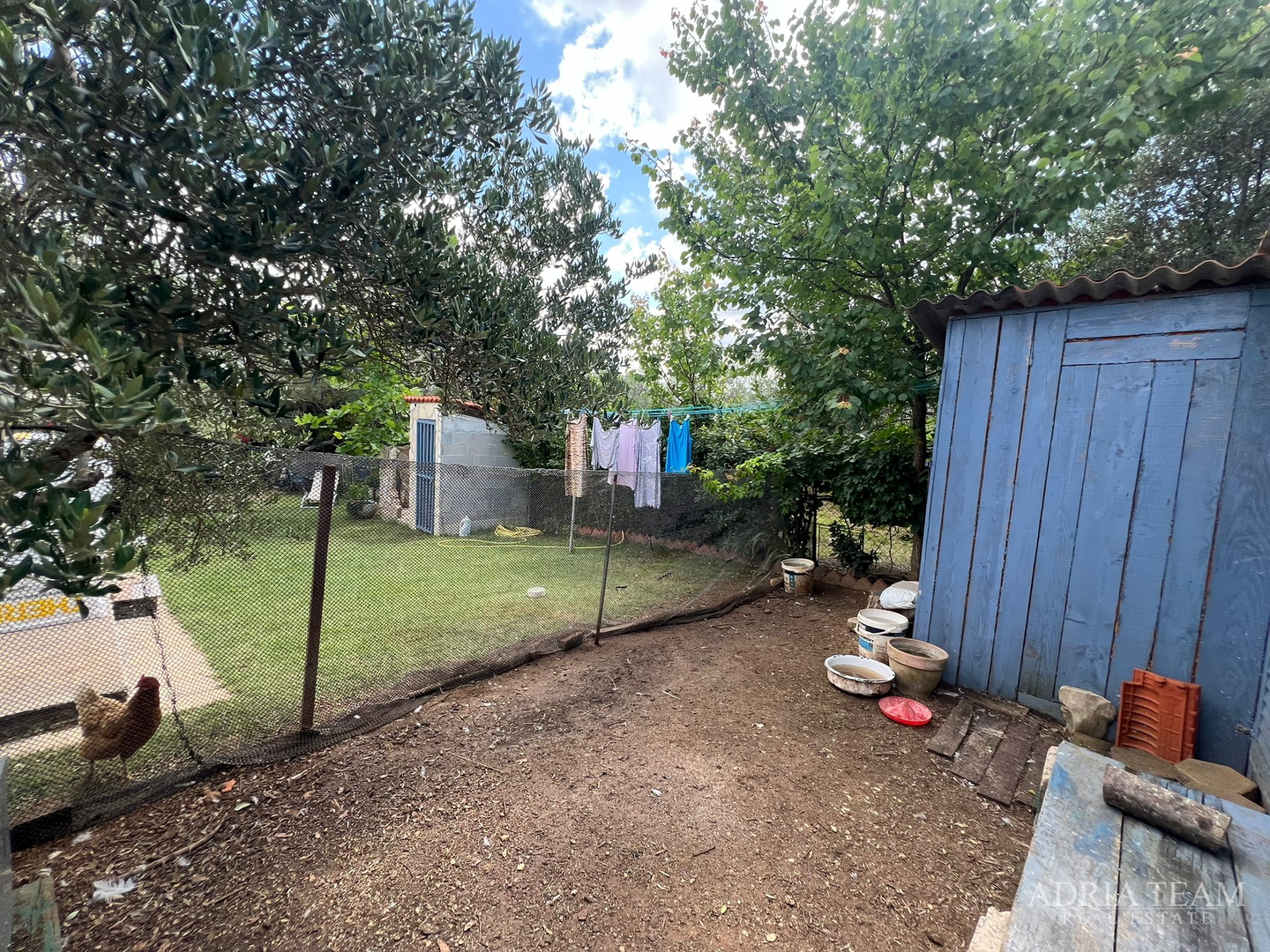 KUĆA S TRI STAMBENE JEDINICE I UREĐENIM VRTOM - NEVIĐANE, PAŠMAN