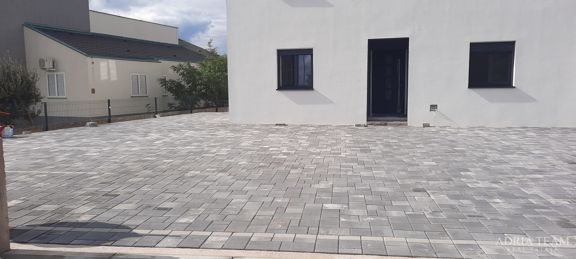 WOHNUNG IN NEUBAU, MEERBLICK, GARTEN 240 m² - POVLJANA, PAG