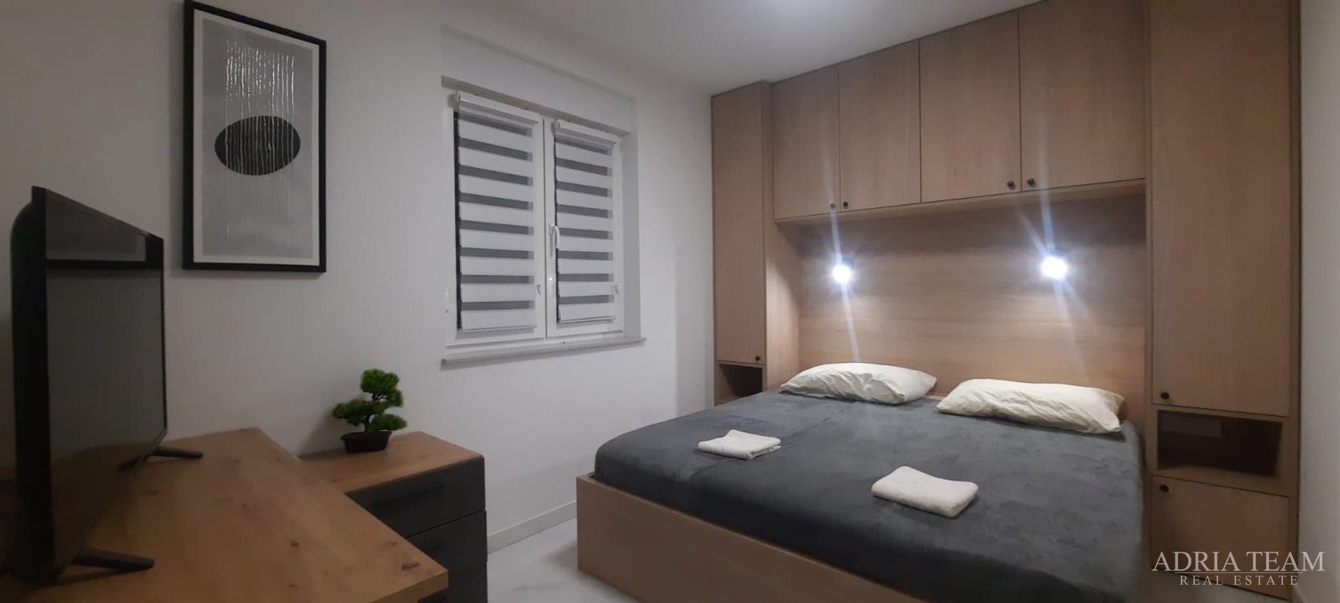 WOHNUNG IN NEUBAU, MEERBLICK, GARTEN 240 m² - POVLJANA, PAG