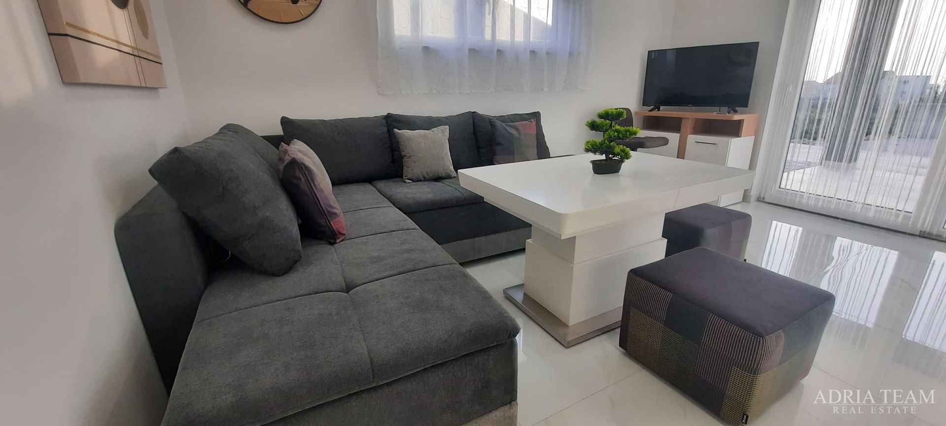 WOHNUNG IN NEUBAU, MEERBLICK, GARTEN 240 m² - POVLJANA, PAG