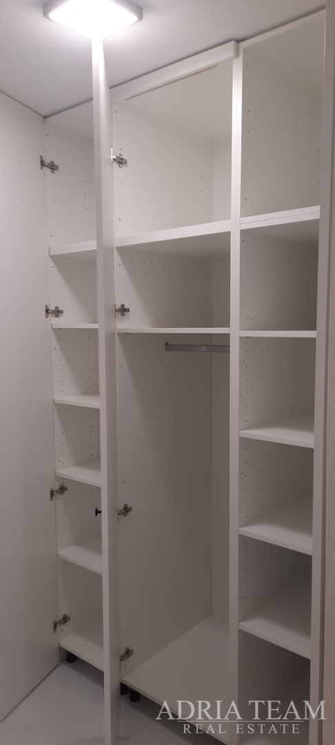 WOHNUNG IN NEUBAU, MEERBLICK, GARTEN 240 m² - POVLJANA, PAG