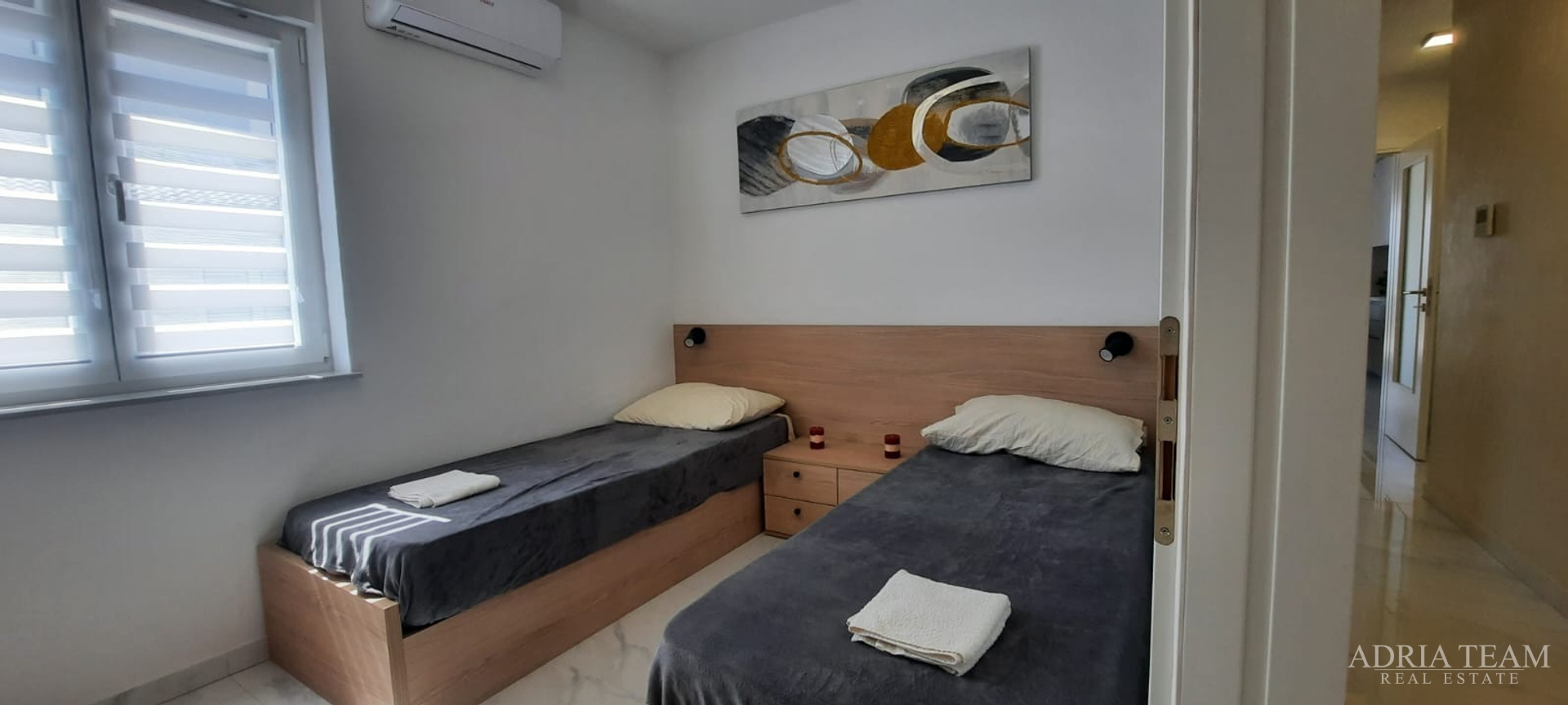 WOHNUNG IN NEUBAU, MEERBLICK, GARTEN 240 m² - POVLJANA, PAG