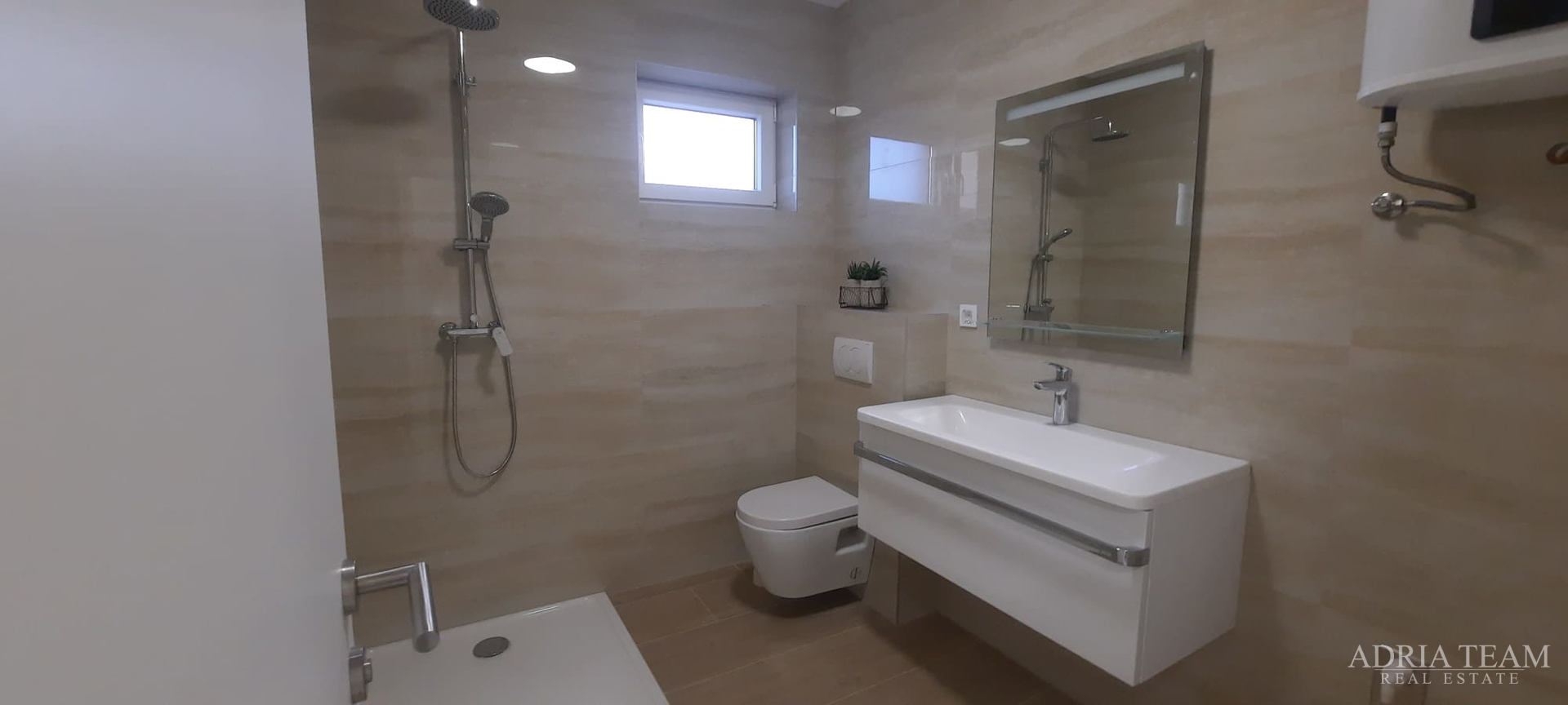 WOHNUNG IN NEUBAU, MEERBLICK, GARTEN 240 m² - POVLJANA, PAG