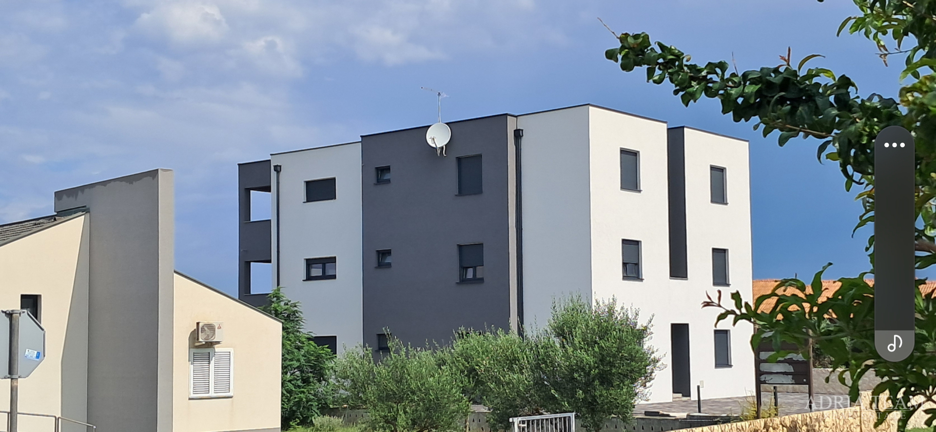 WOHNUNG IN NEUBAU, MEERBLICK, GARTEN 240 m² - POVLJANA, PAG