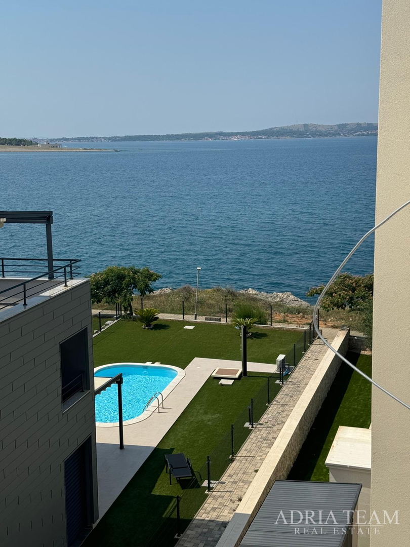 SALE!! APARTMENT WITH BEAUTIFUL VIEW IN THE FIRST ROW TO THE SEA - PAG, POVLJANA