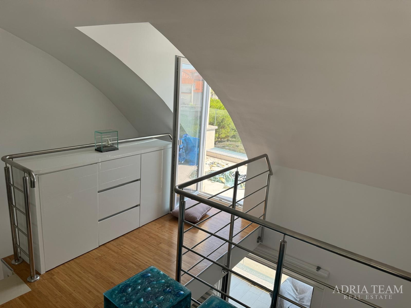 SALE!! APARTMENT WITH BEAUTIFUL VIEW IN THE FIRST ROW TO THE SEA - PAG, POVLJANA