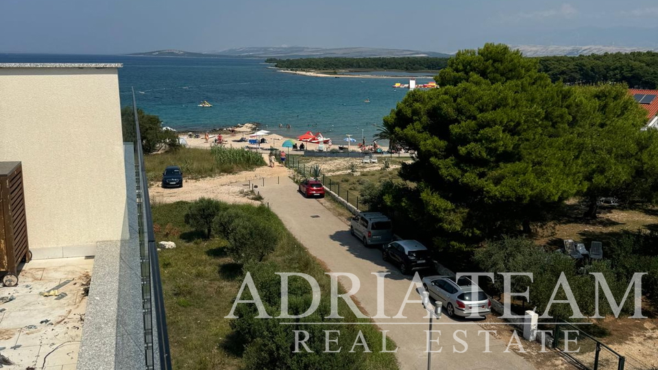 AKCE!!! APARTMÁN V PRVNÍ ŘADĚ K MOŘI S KRÁSNÝM VÝHLEDEM - PAG, POVLJANA