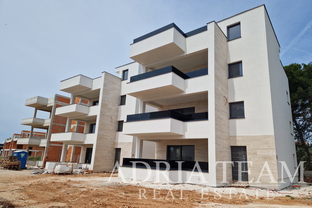 APARTMENTS IN RESIDENTIAL BUILDINGS COMPLEX UNDER CONSTRUCTION, 200 m FROM THE SEA - VIR