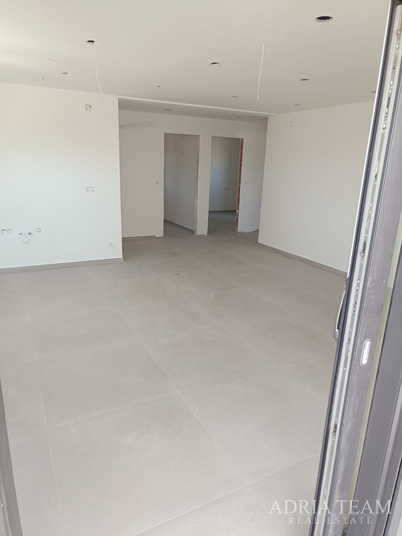 APARTMANI U KOMPLEKSU STAMBENIH ZGRADA U NOVOGRADNJI, 200 m OD MORA - VIR