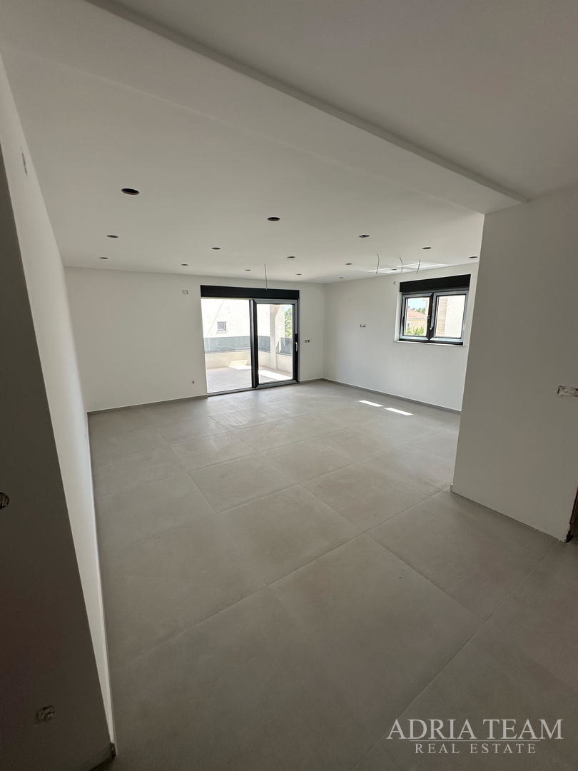 APARTMANI U KOMPLEKSU STAMBENIH ZGRADA U NOVOGRADNJI, 200 m OD MORA - VIR