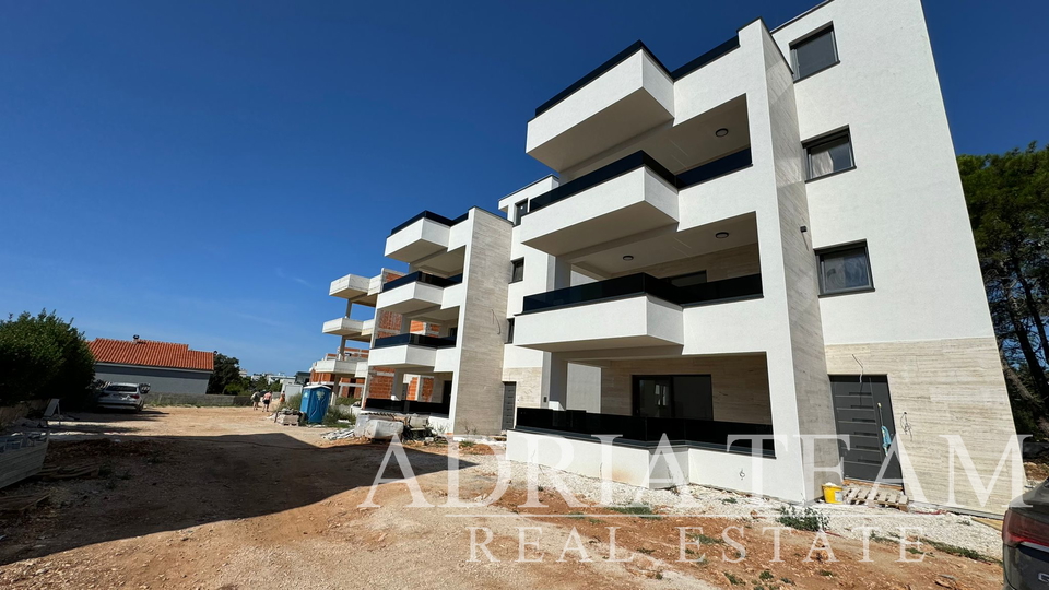 APARTMENTS IN RESIDENTIAL BUILDINGS COMPLEX UNDER CONSTRUCTION, 200 m FROM THE SEA - VIR