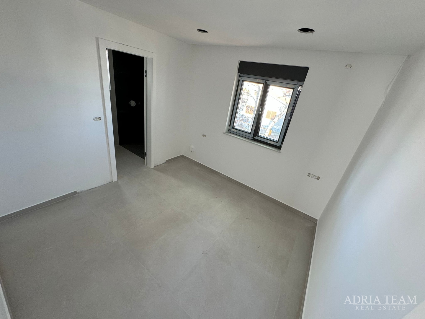 APARTMANI U KOMPLEKSU STAMBENIH ZGRADA U NOVOGRADNJI, 200 m OD MORA - VIR