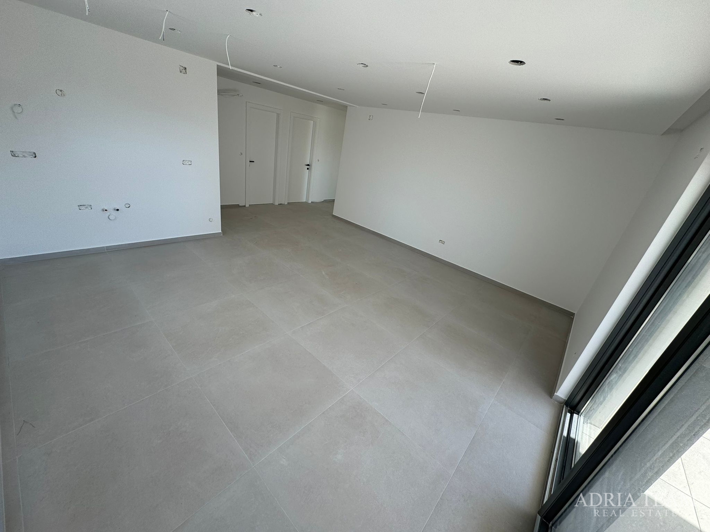 APARTMANI U KOMPLEKSU STAMBENIH ZGRADA U NOVOGRADNJI, 200 m OD MORA - VIR