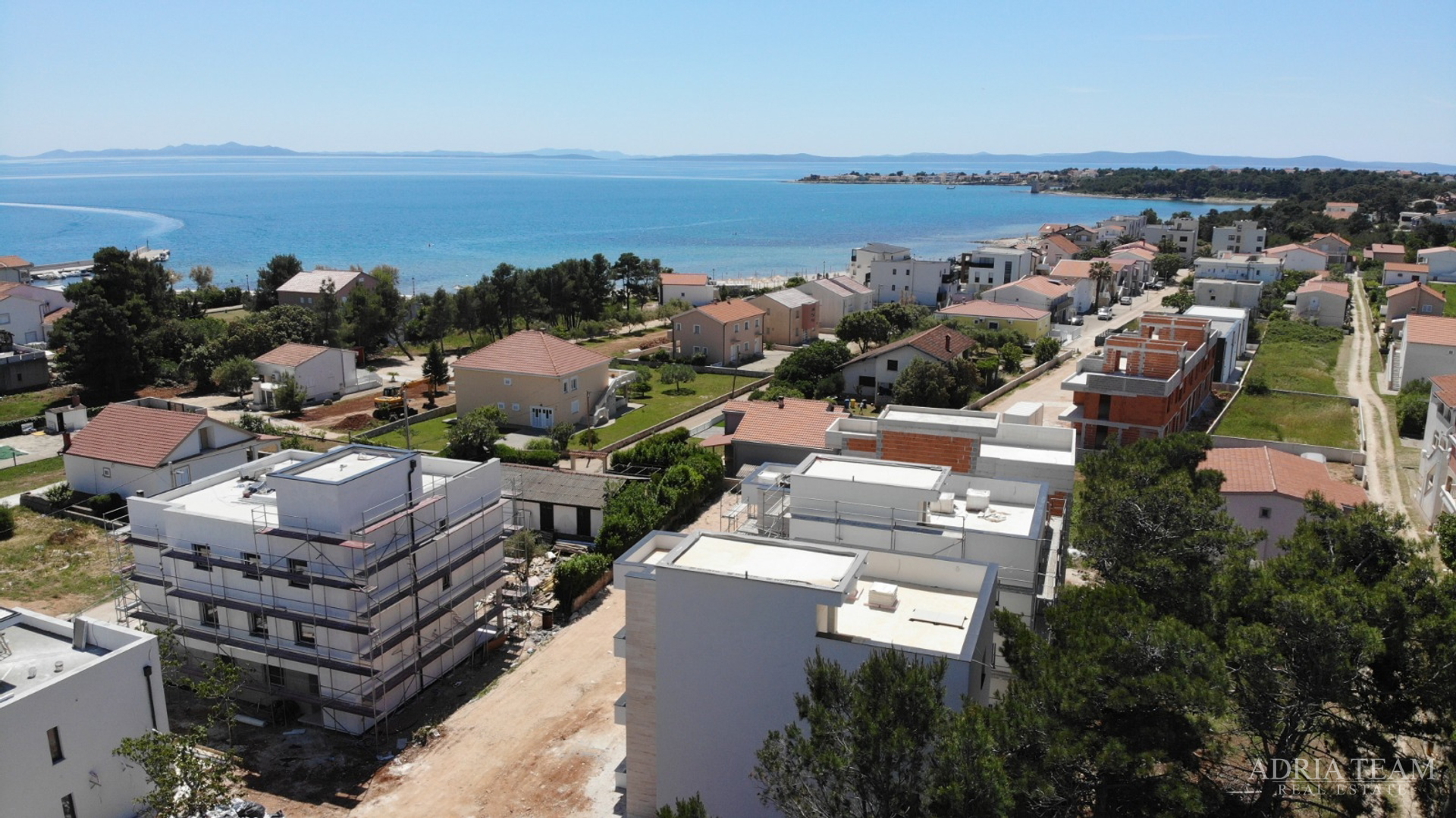 APARTMANI U KOMPLEKSU STAMBENIH ZGRADA U NOVOGRADNJI, 200 m OD MORA - VIR