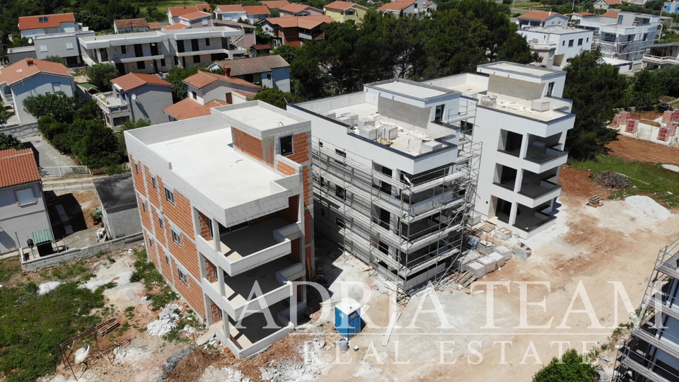 APARTMENTS IN RESIDENTIAL BUILDINGS COMPLEX UNDER CONSTRUCTION, 200 m FROM THE SEA - VIR