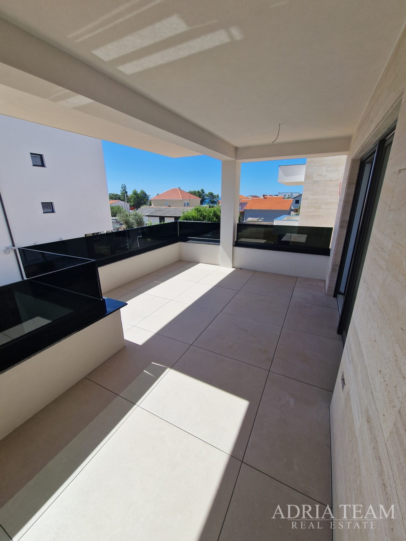 APARTMANI U KOMPLEKSU STAMBENIH ZGRADA U NOVOGRADNJI, 200 m OD MORA - VIR
