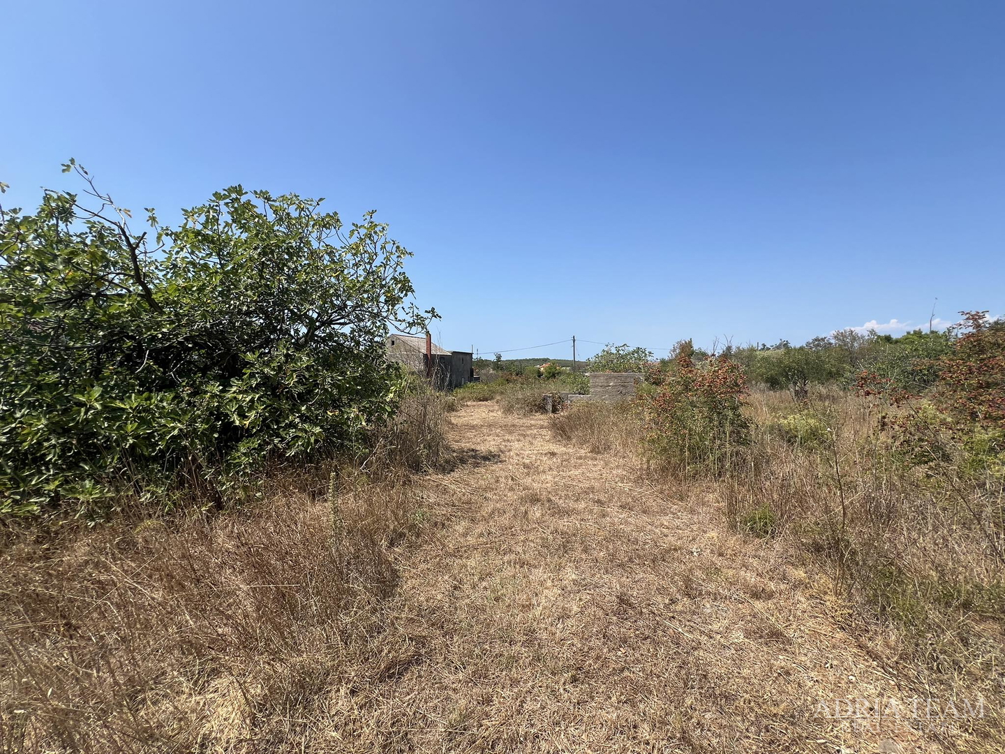 IZVRSNA PRILIKA!! GRAĐEVINSKO ZEMLJIŠTE - 2814 m2 - MIRNA I TIHA POZICIJA! POGLED NA MORE! VRSI - ZADAR