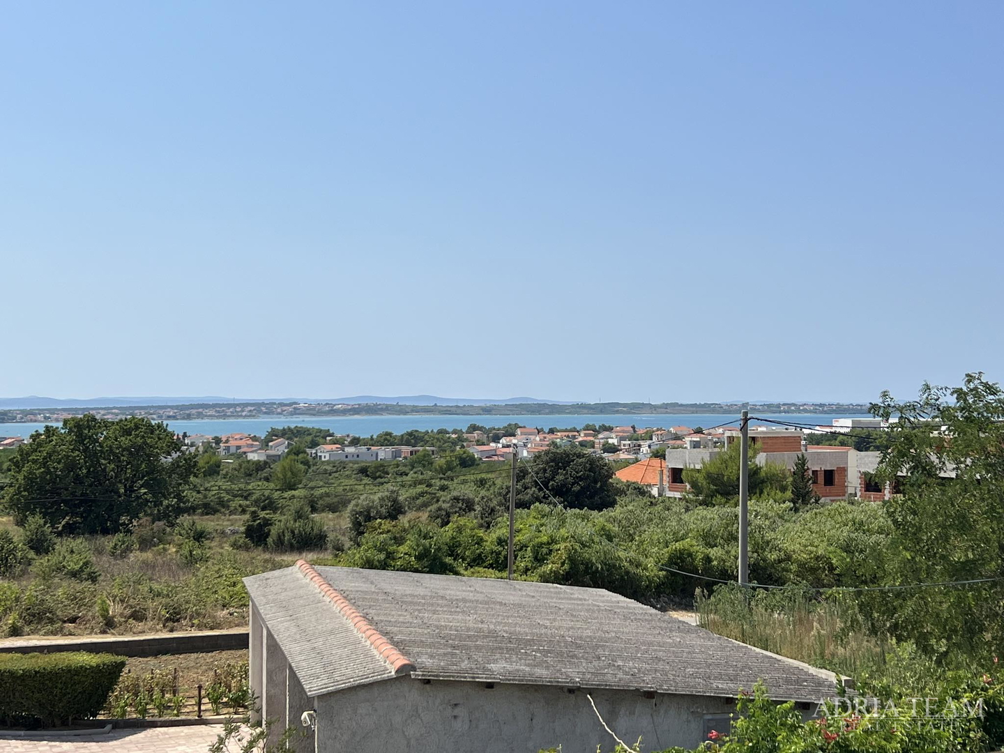 IZVRSNA PRILIKA!! GRAĐEVINSKO ZEMLJIŠTE - 2814 m2 - MIRNA I TIHA POZICIJA! POGLED NA MORE! VRSI - ZADAR