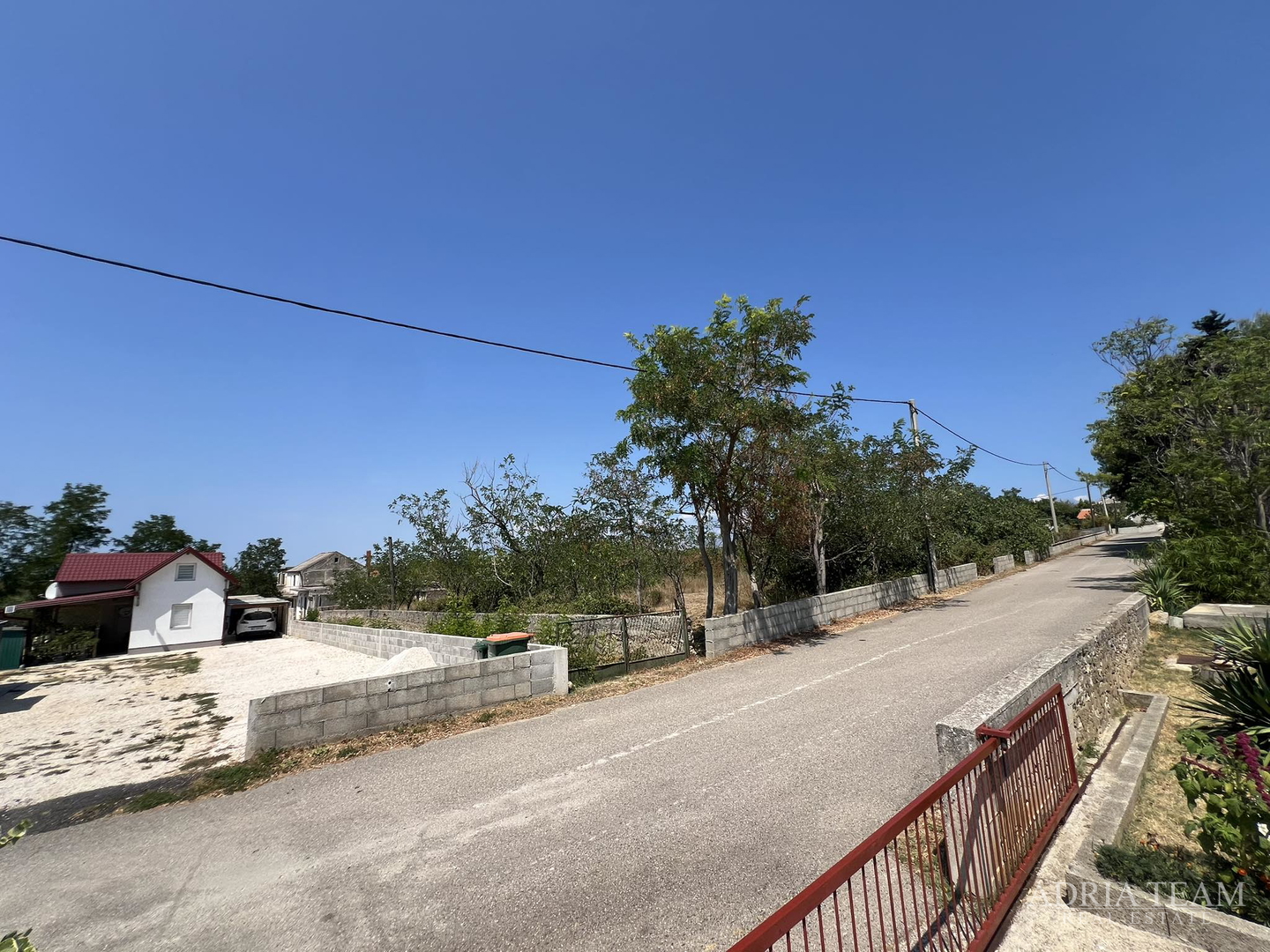 IZVRSNA PRILIKA!! GRAĐEVINSKO ZEMLJIŠTE - 2814 m2 - MIRNA I TIHA POZICIJA! POGLED NA MORE! VRSI - ZADAR