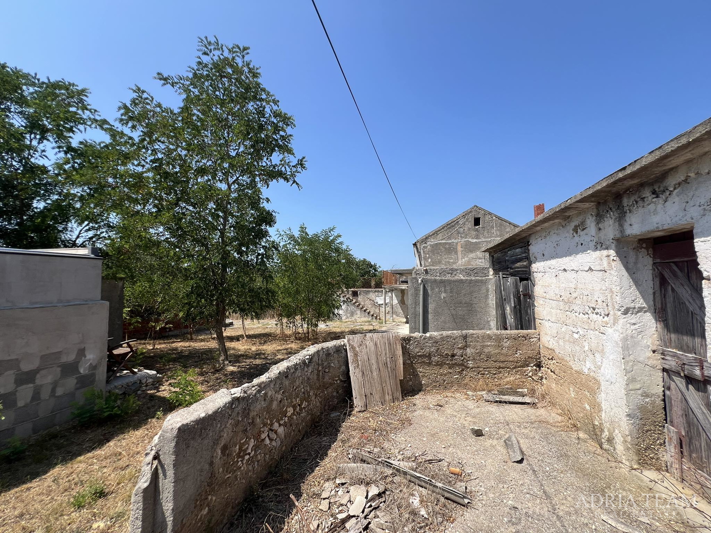 IZVRSNA PRILIKA!! GRAĐEVINSKO ZEMLJIŠTE - 2814 m2 - MIRNA I TIHA POZICIJA! POGLED NA MORE! VRSI - ZADAR