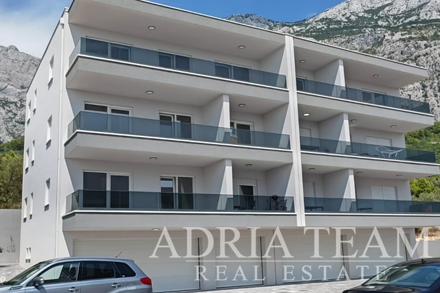 ČTYŘPOKOJOVÝ APARTMÁN V BYTOVÉM DOMĚ, VE VÝSTAVBĚ, VÝHLED NA MOŘE - MAKARSKÁ