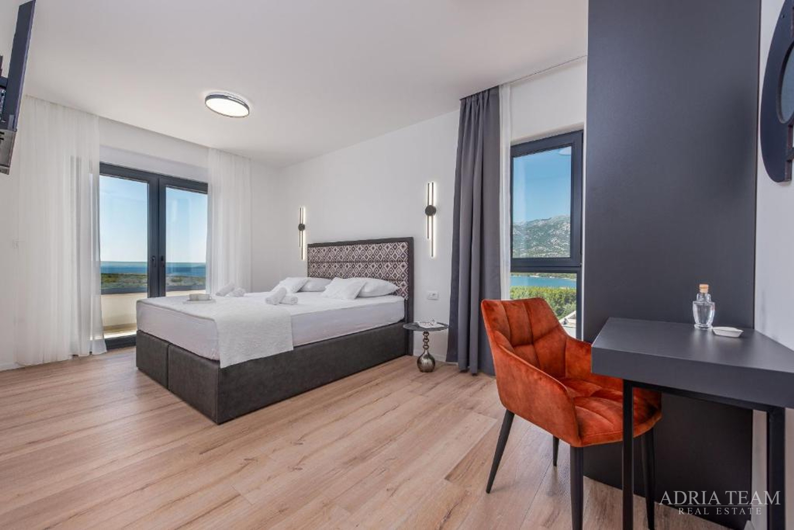 NOVOIZGRAĐENA VILA S POGLEDOM NA MORE, PLANINE I ŠUMU - ROVANJSKA