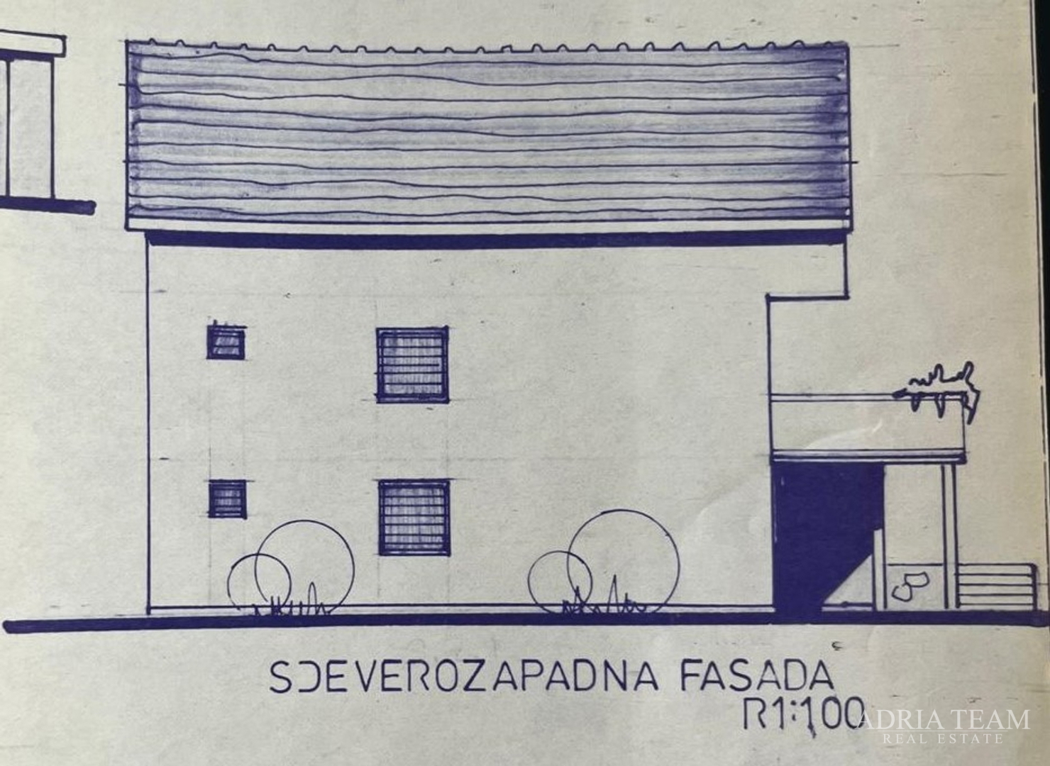 PREUREĐENA APARTMANSKA KUĆA 200 m OD MORA, GARAŽA I VRT - GORNJI KARIN