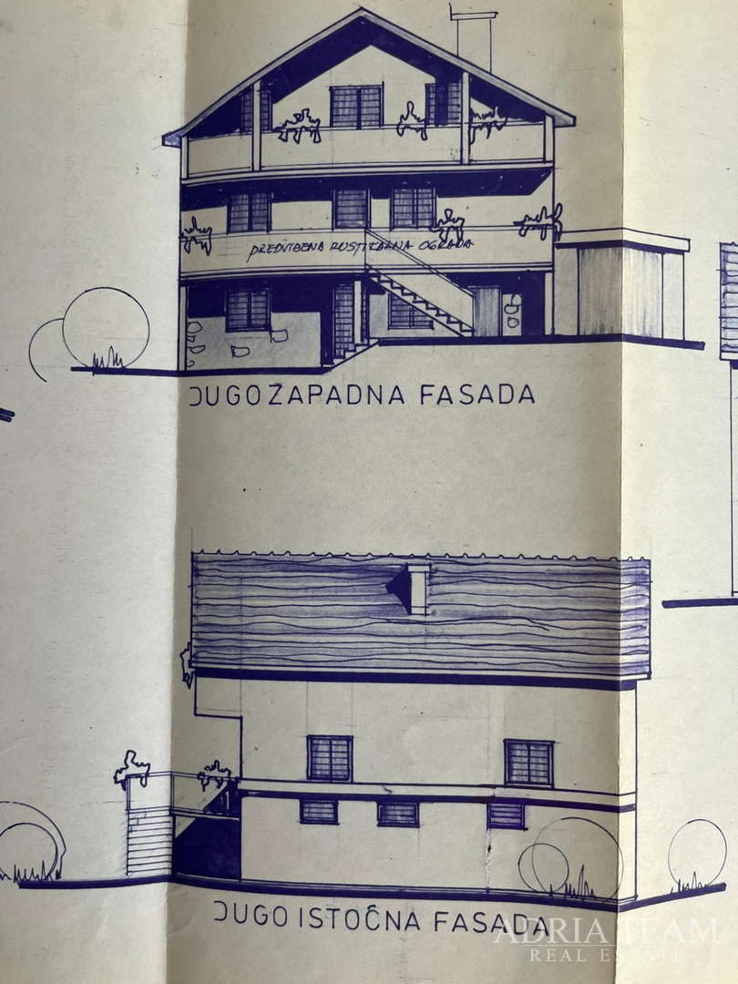 PREUREĐENA APARTMANSKA KUĆA 200 m OD MORA, GARAŽA I VRT - GORNJI KARIN