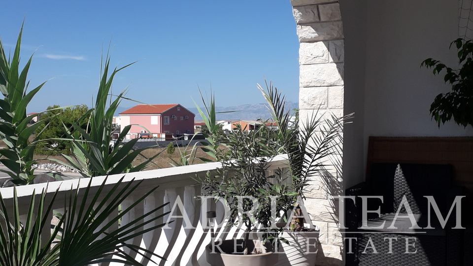 HOUSE WITH 2 APARTMENTS AND YARD, 150 m FROM THE SEA - VIR (NORTH SIDE)