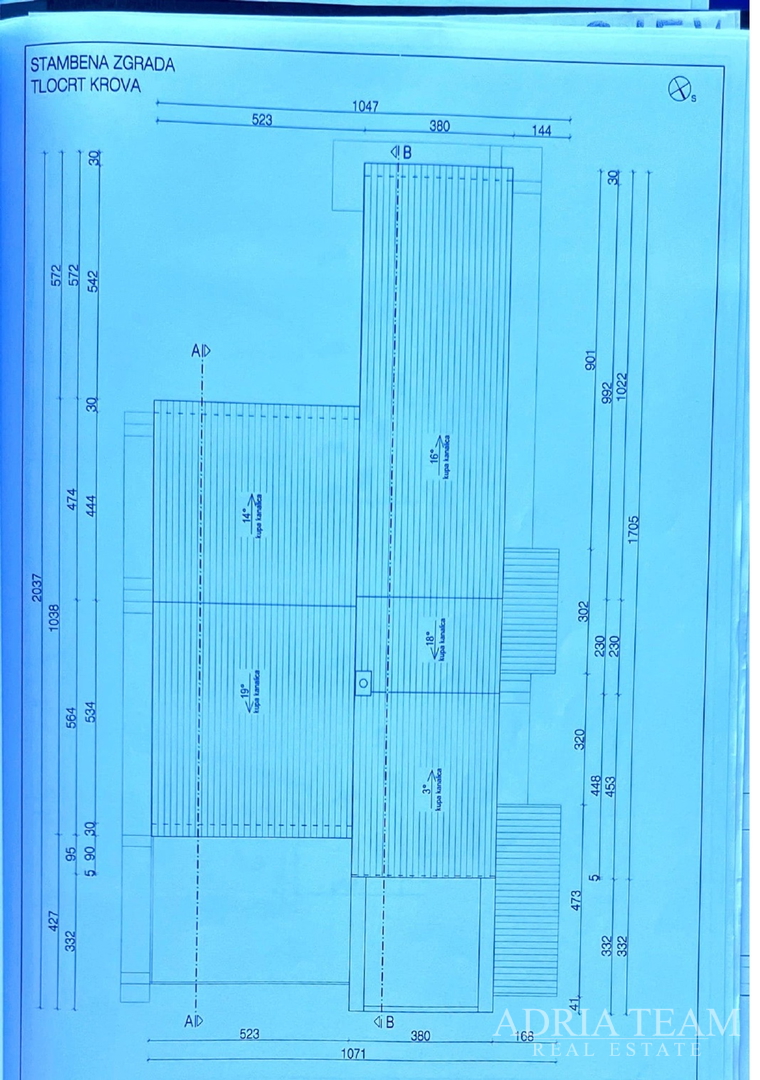 IZUZETNA PRILIKA!! PRVI RED DO MORA! SAMOSTOJEĆA KUĆA KATNICA S UREĐENIM DVORIŠTEM, TKON - PAŠMAN