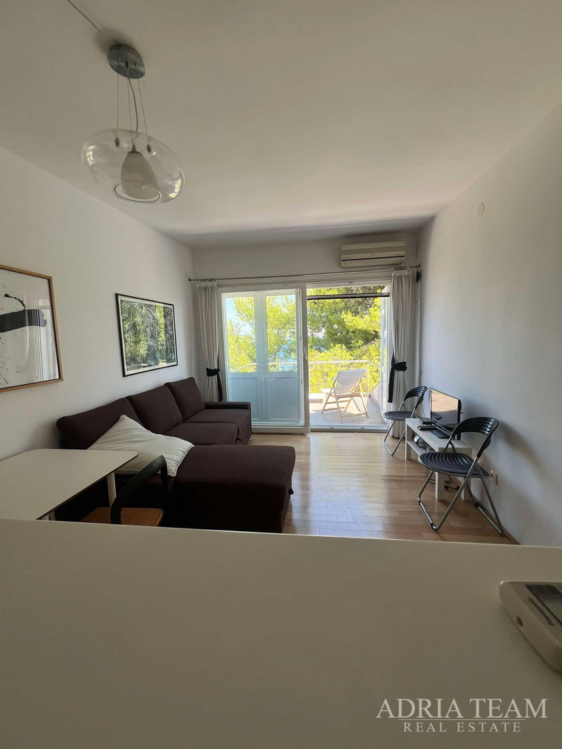 IZUZETNA PRILIKA!! PRVI RED DO MORA! SAMOSTOJEĆA KUĆA KATNICA S UREĐENIM DVORIŠTEM, TKON - PAŠMAN