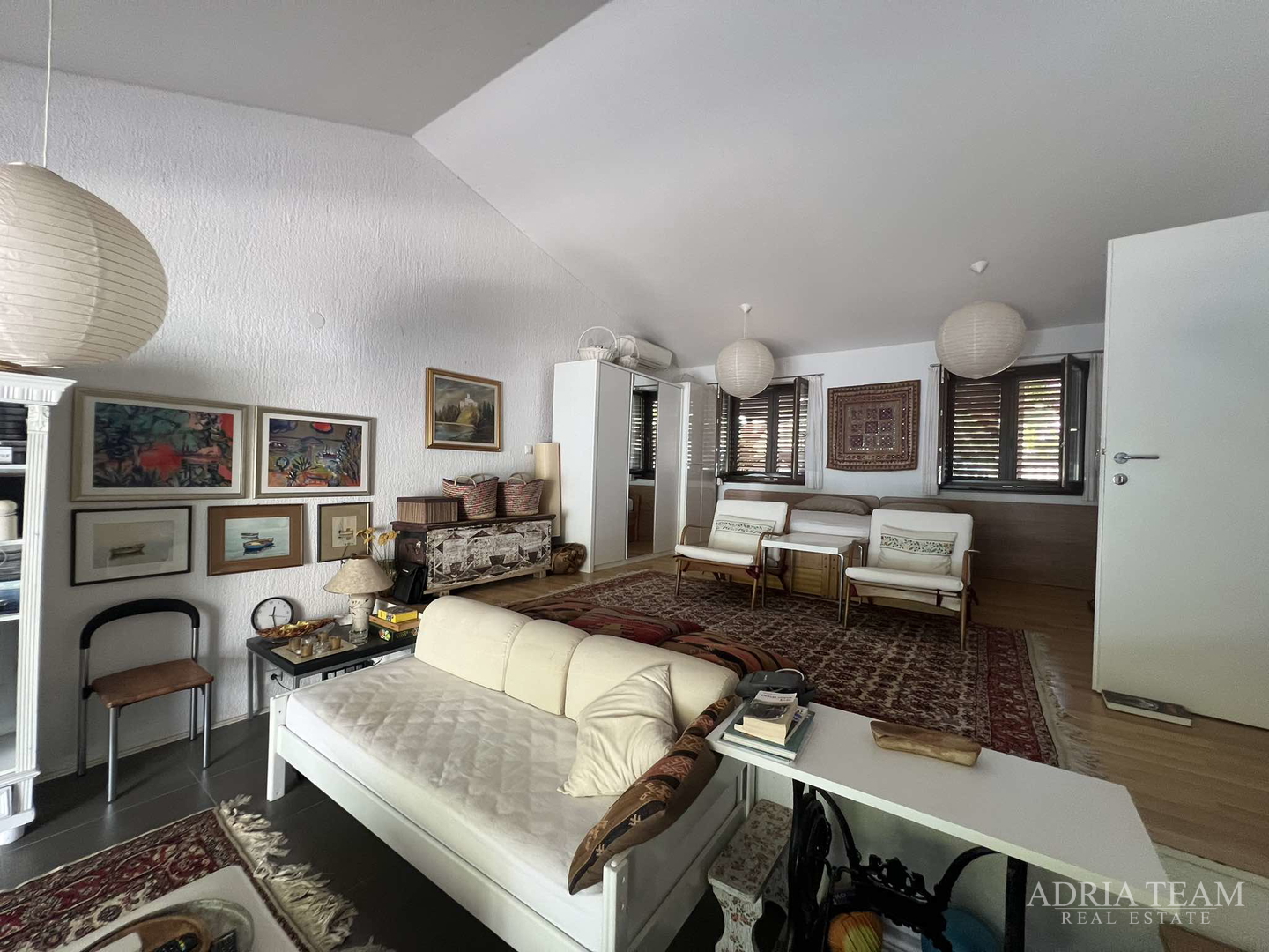 IZUZETNA PRILIKA!! PRVI RED DO MORA! SAMOSTOJEĆA KUĆA KATNICA S UREĐENIM DVORIŠTEM, TKON - PAŠMAN