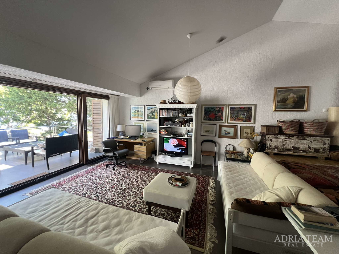 IZUZETNA PRILIKA!! PRVI RED DO MORA! SAMOSTOJEĆA KUĆA KATNICA S UREĐENIM DVORIŠTEM, TKON - PAŠMAN