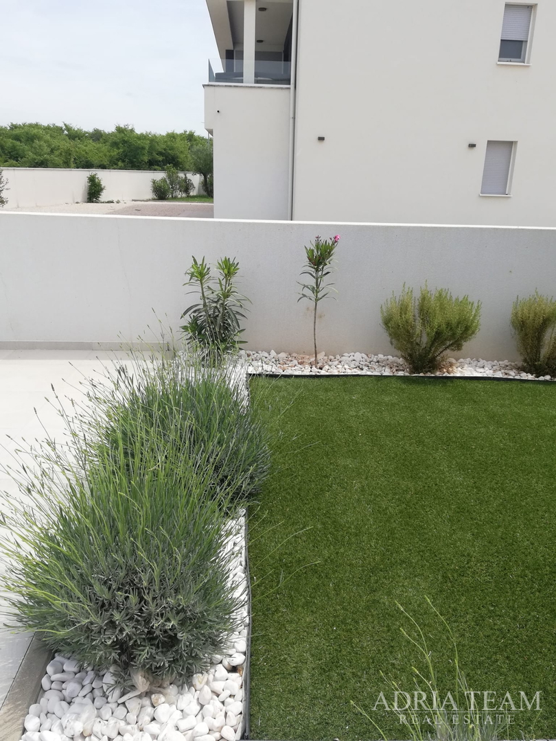 HERBSTAKTION! FERIENHAUS MIT POOL, 120 M VOM MEER ENTFERNT, NIN - ZADAR