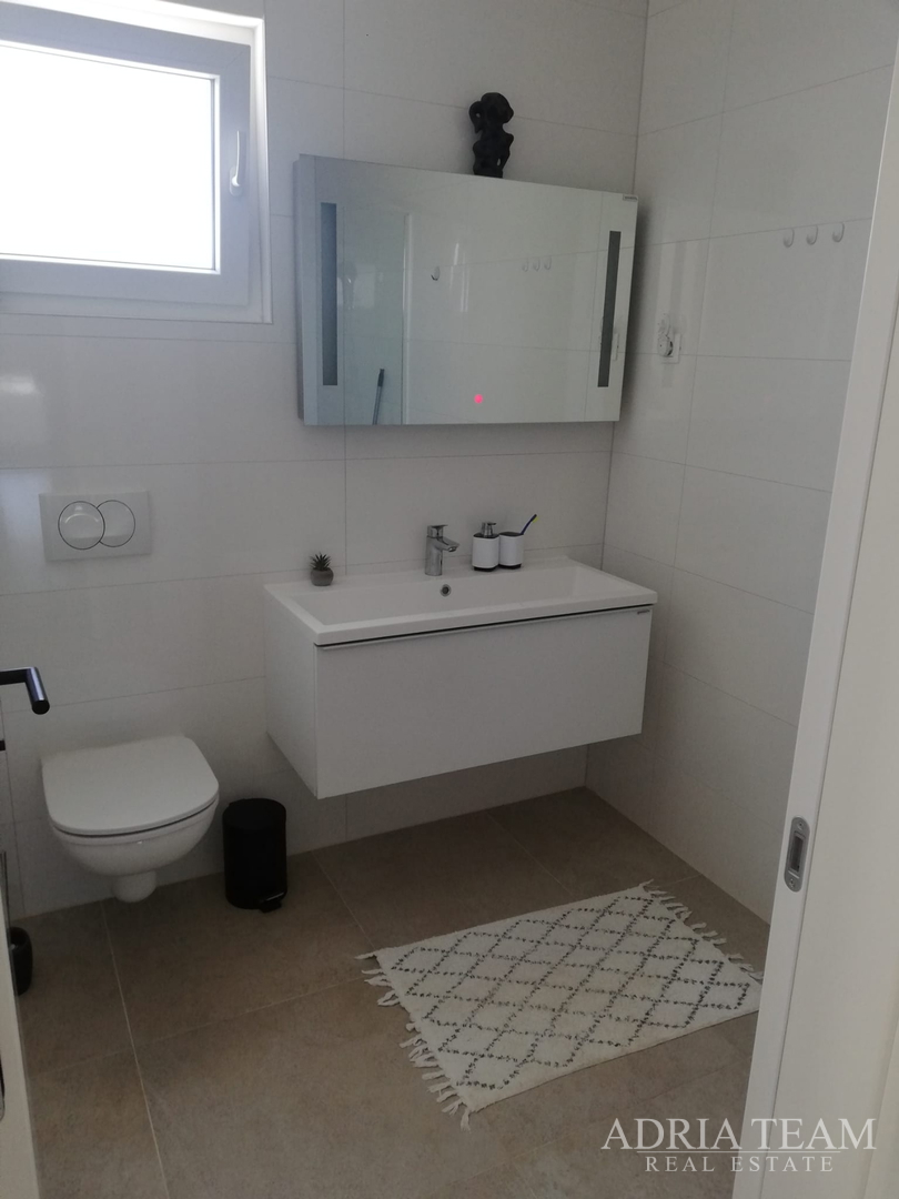 HERBSTAKTION! FERIENHAUS MIT POOL, 120 M VOM MEER ENTFERNT, NIN - ZADAR